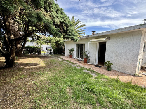 Colonia - Venta Casa De 3 Dormitorios Y Barbacoa A Metros De Rambla Costanera