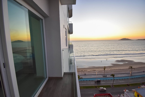Condominio En Cristal Bay - 2 Recámaras, Vista Al Mar - Ideal Para Vivir O Invertir - $9,500,000 Mxn
