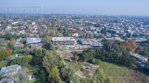 Urbana Las Lomas Oficina En Alquiler De 178 M2 En San Isidro