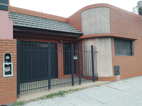 Venta Casa Valentín Alsina Con Cochera
