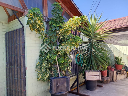 Casa En Venta De 4 Dorm. En Maipú