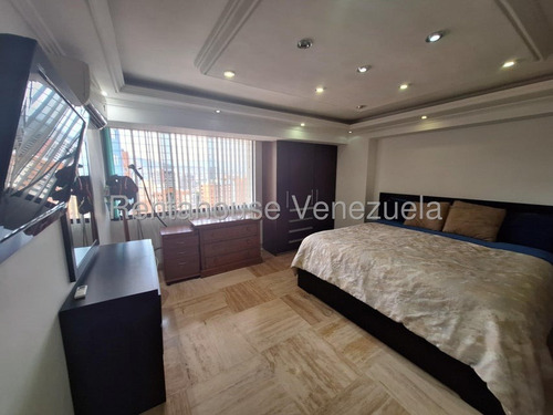Julio Latouche 25-19724 Apartamento En Venta Los Mangos Valencia, Amplitud Y Comodidad, Calle Cerrada Julio Latouccon Vigilancia 24h, Vista Panoramica Hermosa Terraza, Pozo De Agua Y Planta Electrica.
