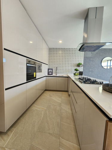 Hermosa Casa En Zibata, Master Suite, C.222 M2 Materiales Premium !