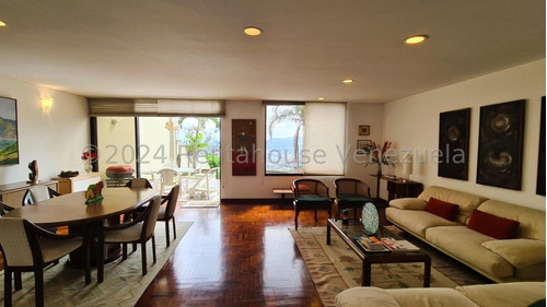 Ag. Este Town House Con Amplia Sala Comedor Y  Bellos Pisos De Parquet, Grandes Ventanales En Lomas De Prados Del Este