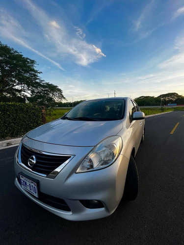 Imagen 5 de 8 de Nissan Versa 2012 Japon
