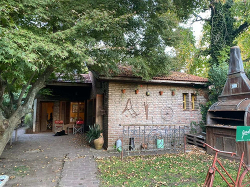 Casa Dos Dormitorios A Reciclar En City Bell