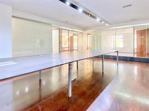 Imagen 6 de 24 de Oficina Arriendo 14 Espacios De Trabajo - El Golf Las Condes