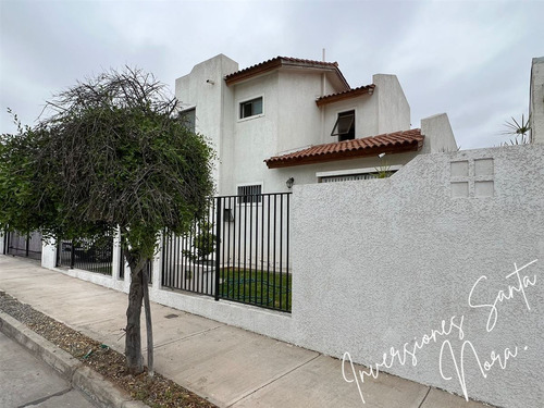 Casa En Venta De 5 Dorm. Peñuelas Coquimbo