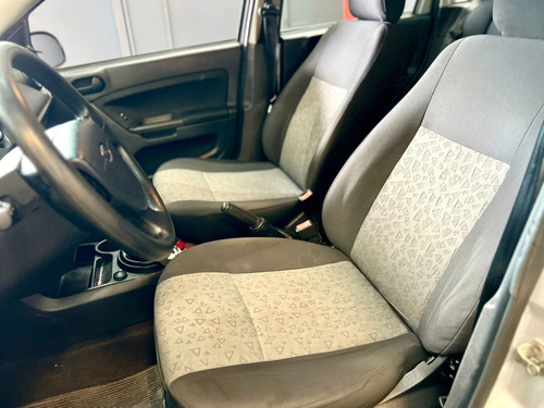 Ford Fiesta 1.0 ROCAM SE SEDAN 8V FLEX 4P MANUAL