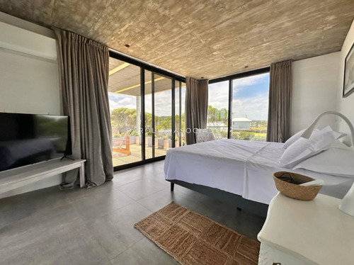 Casa En Venta De 4 Dormitorios En Club Del Mar, José Ignacio