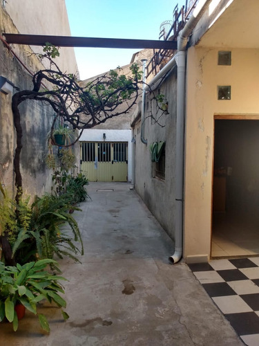 Imagen 2 de 19 de Casa + Galpon + 2 Locales Comerciales En Venta - Barrio San Martin