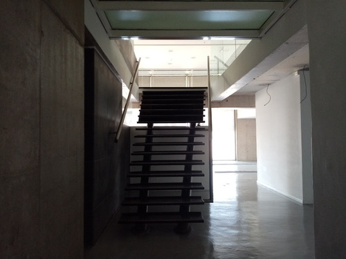Lindo Local De 462 M2 Con Gran Acceso Desde La Calle