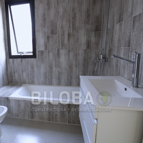 Casa En Venta Con Lote A Laguna 2 Pisos En San Sebastián Apto Credito - Pilar- Barrio Privado