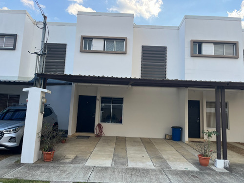 Vendo Casa En San Pablo Heredia En Condominio La Valencia, Excelente Ubicación, Tiene Patio, Es Muy Iluminada Y Ventilada