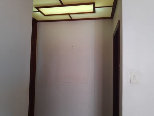 Imagem 15 de 30 de Apartamento Todo Reformado Com: Dois Quartos, Sala Um Banheiro Social E Dependência. - Ap5595
