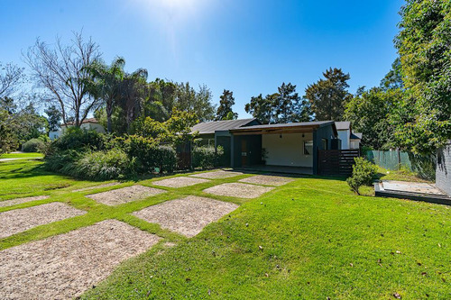 Casa En Venta 7 Ambientes 3 Dormitorios Con Jardín Quincho Parrillero Y Pileta 2 Cochera Fisherton