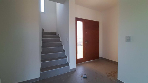 Casa En Venta 6 Ambientes Barrio El Canton Norte Al Lago
