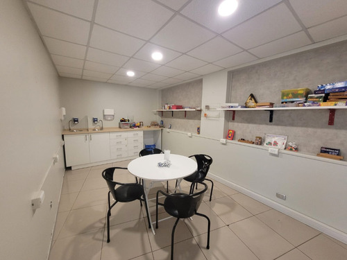 Ideal Centro Médico O Similar, Cerca Metro Manquehue