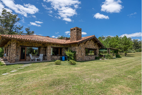 Chacra Diseñada Por Arquitectos, Para Vivienda Permanente