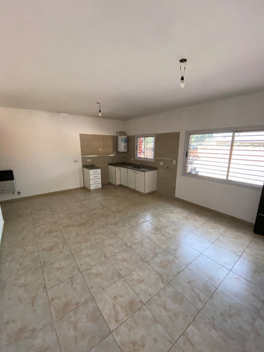 Imagen 4 de 8 de Oportunidad Departamento 2 Ambientes Con Cochera Sin Expensas Monte Grande