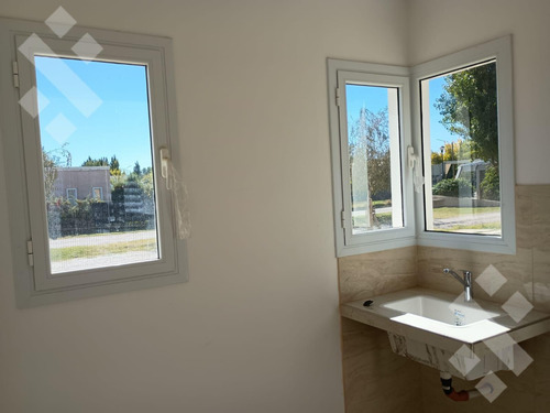 En Venta, Casa En B° Privado, Paraíso Del Limay, Plottier