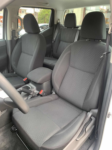Imagen 9 de 10 de Nissan Frontier 2022 2.3 Se Cd 4x2 Mt