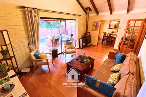 Amplia Casa, 4 Dormitorios, 3 Baños, Peñalolén