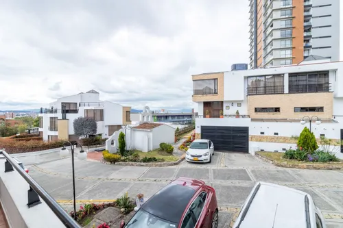 Casa En Arriendo/venta En Cedro Golf. Cod V5136