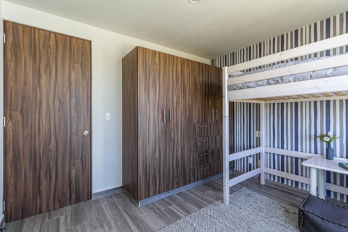 Imagen 19 de 30 de Casa A Estrenar Con Mesas De Ping Pong Y Juegos Infantiles