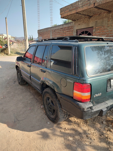 Jeep Grand Cherokee Laredo L6 4x2 At