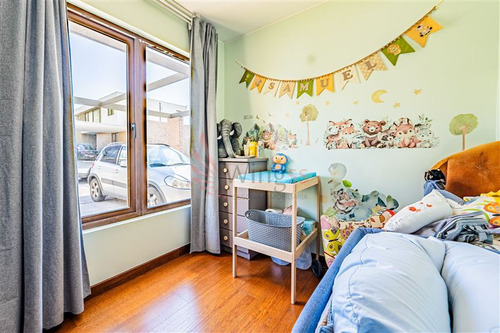 Casa En Arriendo De 4 Dorm. En Colina