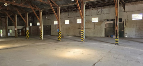 Galpón 1000 M2 C/ Ofi Y Baño - Centenario