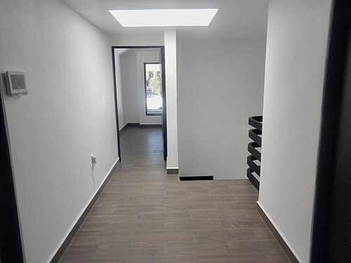Casa Remodelada 4 Habitaciones, 4 Baños, Cuarto De Juegos, Terraza, Cuarto De Serv.