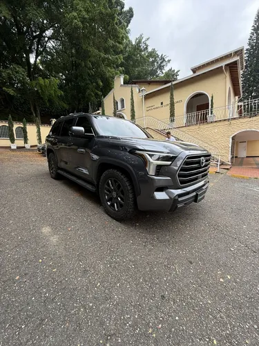 Toyota Sequoia 3.5 V6 Sr5 4X4