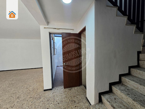 Casa En Venta Con Uso De Suelo Mixto En Ladron De Guevara Guadalajara Jalisco.