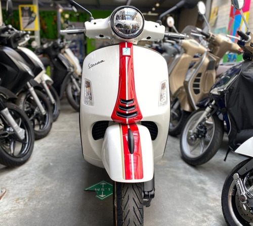 Imagen 5 de 7 de Vespa Gts 300 Racing Sixties Hpe Super