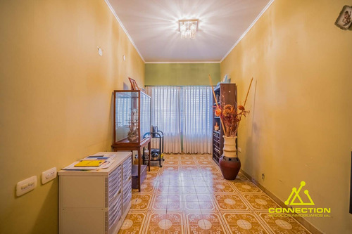 Casa 6 Ambientes En Venta. Banfield Con Pileta