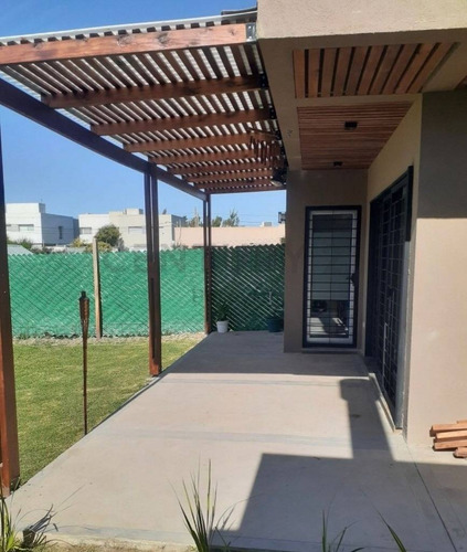 Imagen 17 de 18 de Calle 5 Entre 499 Y 500-casa A Estrenar 2 Dormitorios Y Parque En Venta - Gonnet
