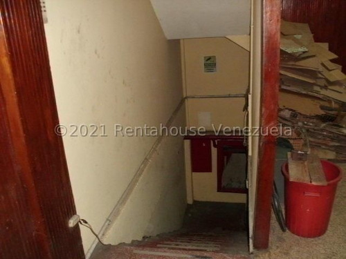 Imagen 2 de 14 de Ramiro E. Ruiz Vende Local Los Chaguaramos Mls #21-25004