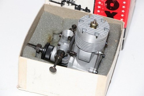 Motor Glow F O X .45 R / C # 24500 N. I. B. Bushing Main.