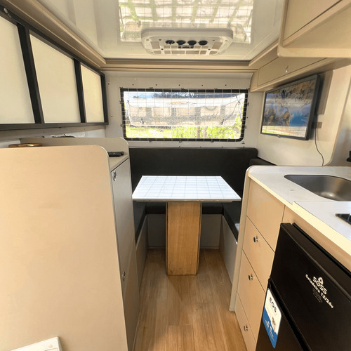Trailer Motorhome Seminovo 2024 Compacto E Completo