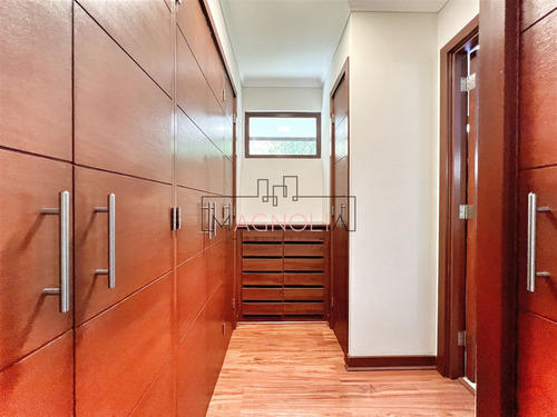 Casa En Venta De 5 Dorm. En Las Condes