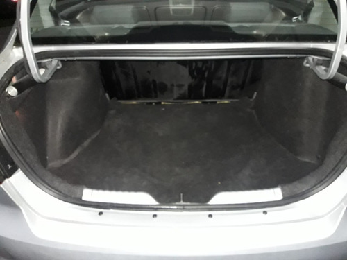 Volkswagen Voyage 1.6 Comfortline I-motion / Nafta / 2013