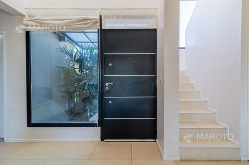 Imagen 3 de 30 de Casa En Venta En Barrio El Canton Islas - Maroto Propiedades