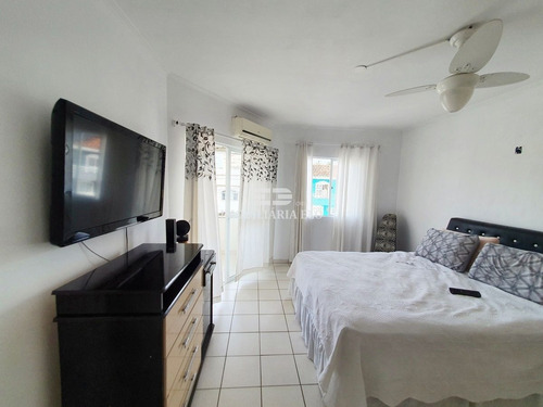 Sobrado Com Piscina. Possui 3 Dormitórios, 3 Banheiros, Cozinha, Sala, Garagem Fechada E Área De Lazer. - 4370