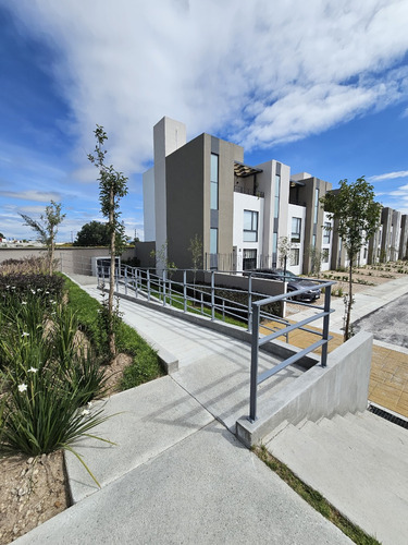 Casa En Tizayuca De 3 Recamaras, Con Terraza Y Alberca En Amenidades, Agende Su Cita, Sera Un Placer Atenderlos.