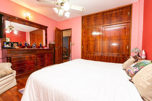 Imagen 26 de 30 de Importante Casa De 5 Ambientes En Venta