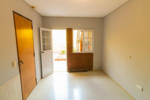 Ph En Venta - 3 Dormitorios 1 Baño - 69mts2 Cubiertos - Lomas Del Mirador