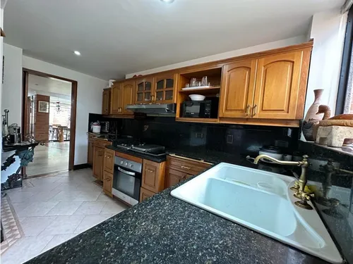 Excelente Casa Para La Venta, Sector Los Balsos, Poblado