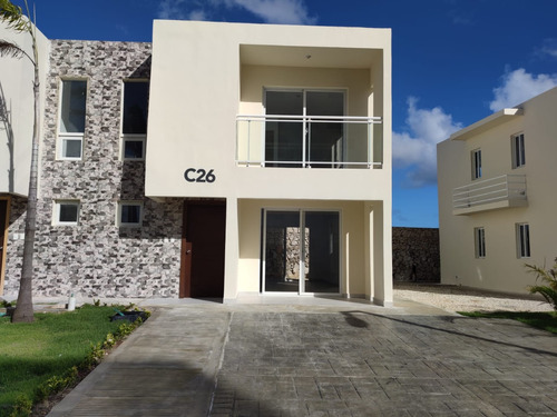 Alquilo Villa De 2 Niveles En Crisfer Punta Cana De 3 Habitaciones Con Piscina, Gimnasio, Seguridad 24/7